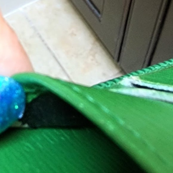 Louie Vuitton Epi Porte Feiulle - Picture 12 of 14